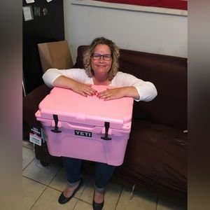 Yeti Roadie 35 in Pink